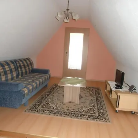 Apartment Nette Mit Garten, Grill Und Pool